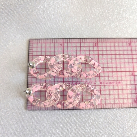 Acrylic Curb Chain Link Drop Dangle Earrings Speckled Pink Clear - Picture 6 of 6